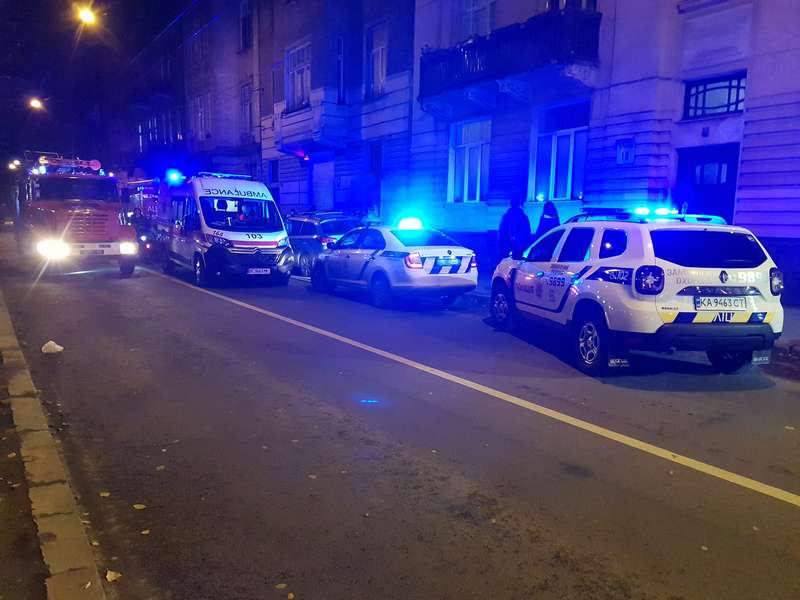 На месте работает полиция.