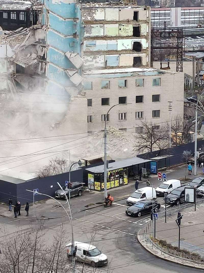 В Киеве начали сносить завод "Арсенал": стало известно, что там построят