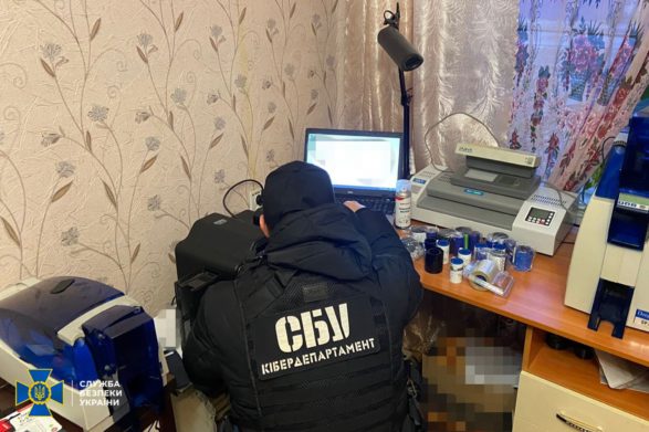 СБУ разоблачила подпольный “сервисный центр МВД“ - today.ua dqxikeidqxiqqeant