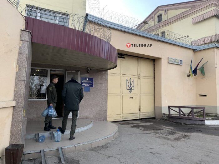 Вход в СИЗО. dqxikeidqxiqqeant