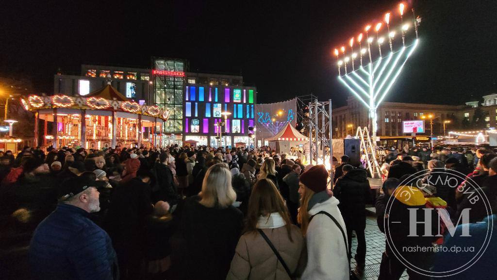 Ханукия в центре Днепра.