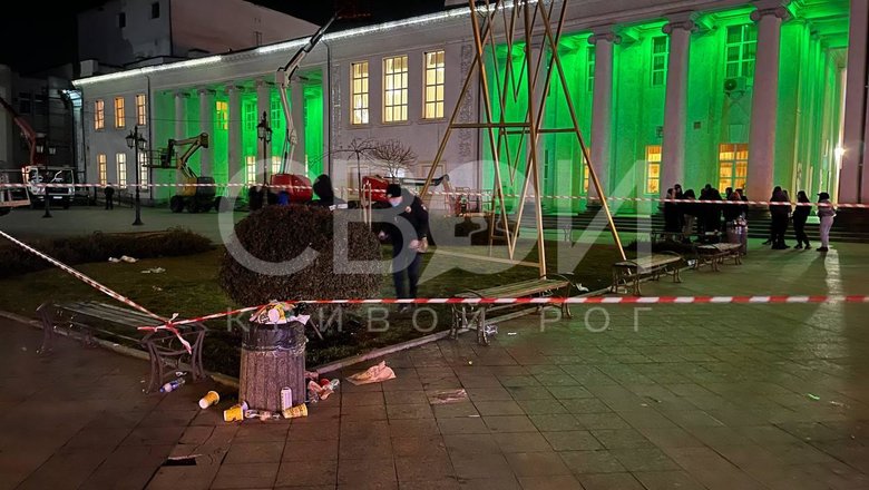 Трое подростков осквернили ханукию в Кривом Роге 03