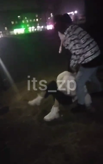 Девочек избили якобы из-за поцелуев с неким