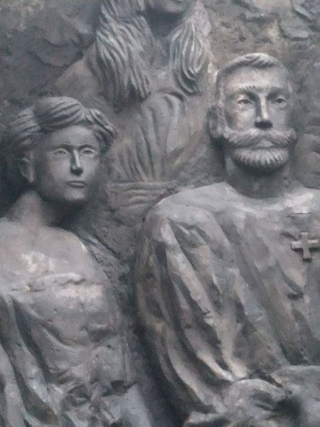 Памятник Николаю II, Ялта, Ливадийский дворец dqxikeidqxitkant