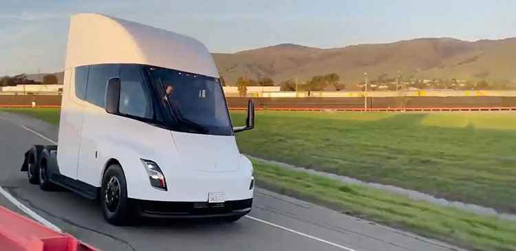 Пока мелкими партиями: началось серийное производство электрогрузовика Tesla Semi dqxikeidqxiqqeant