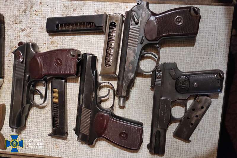 У злоумышленника изъяли боевое оружие.