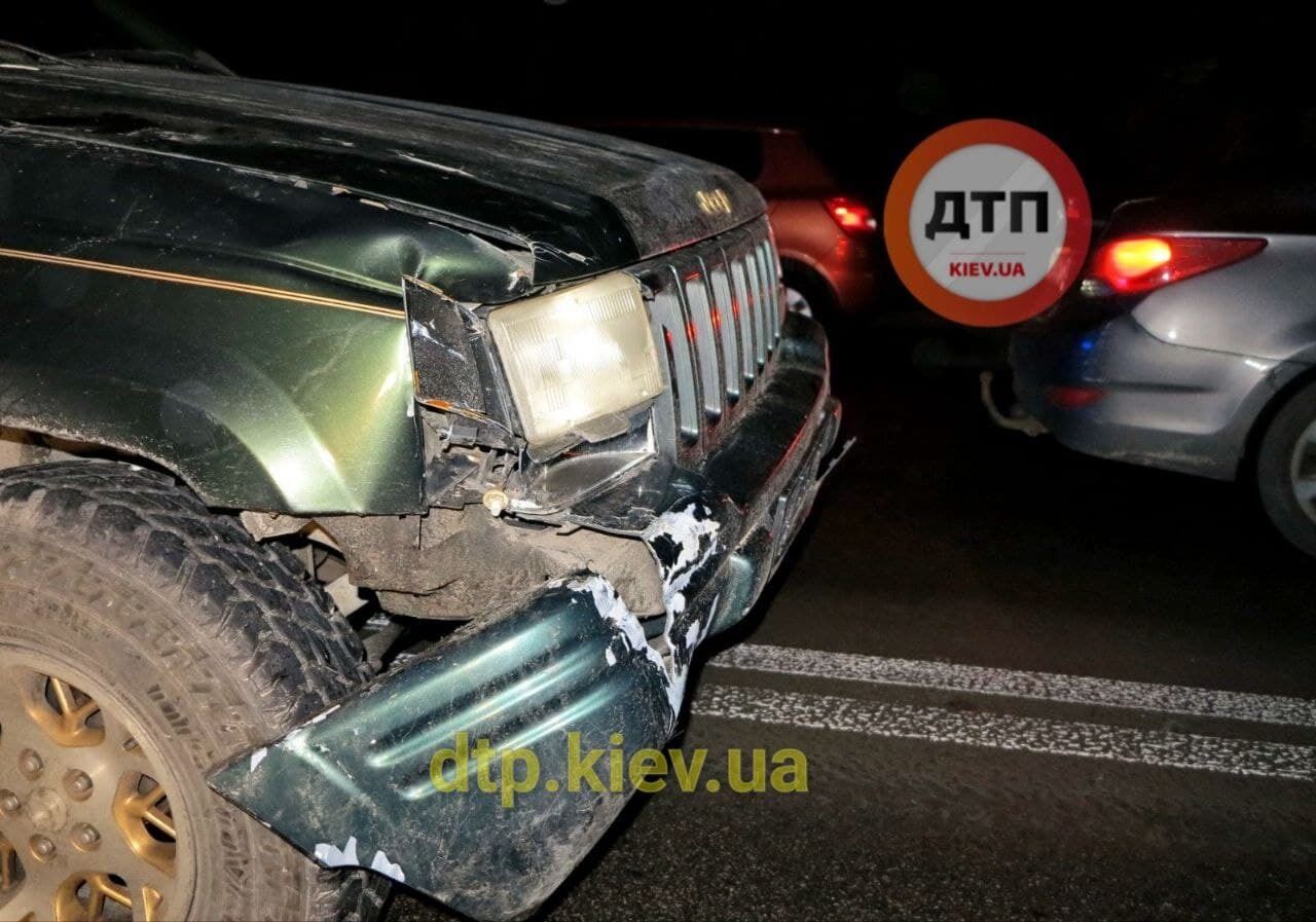 Машина сбила пешехода н переходе.