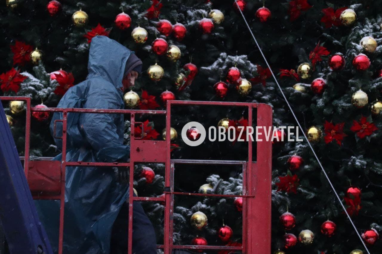 Игрушки на главной елке страны.