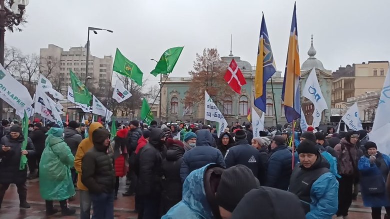 Не слышишь ФОПов - теряешь рейтинг: предприниматели пикетировали Раду с требованием сохранения упрощенки 09