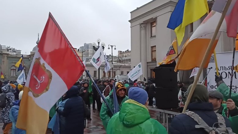 Не слышишь ФОПов - теряешь рейтинг: предприниматели пикетировали Раду с требованием сохранения упрощенки 10