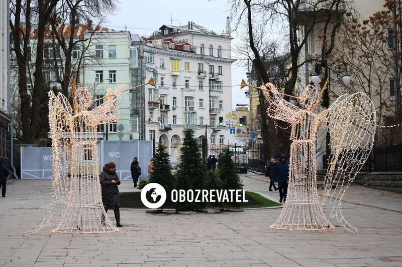 Элементы украшения площади.