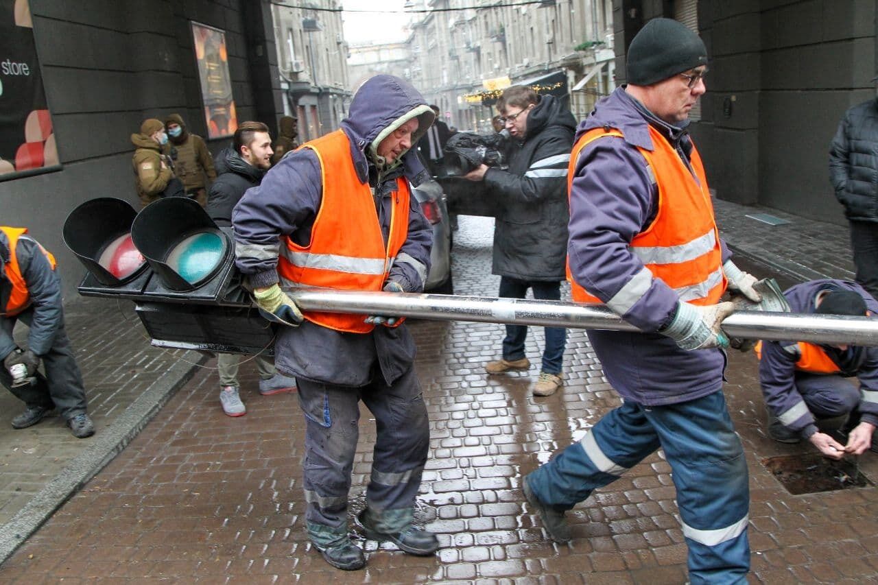 Коммунальщики убрали болард и dqxikeidqxitkant