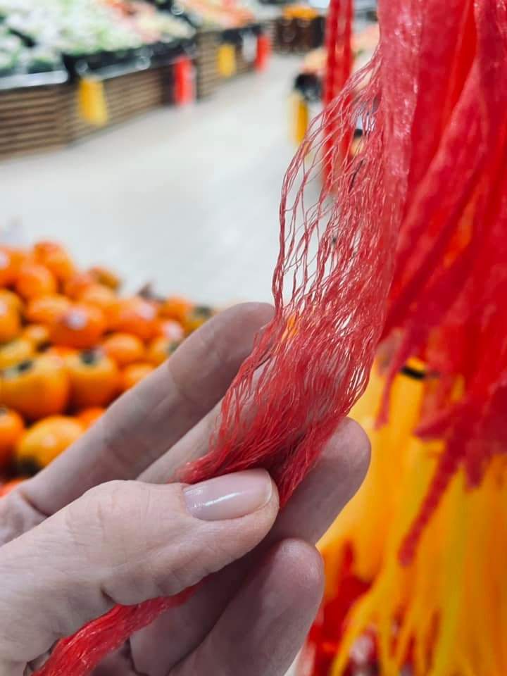 Заборона пластикових пакетів, в Ультрамаркеті почали продавати пластикові авоськи