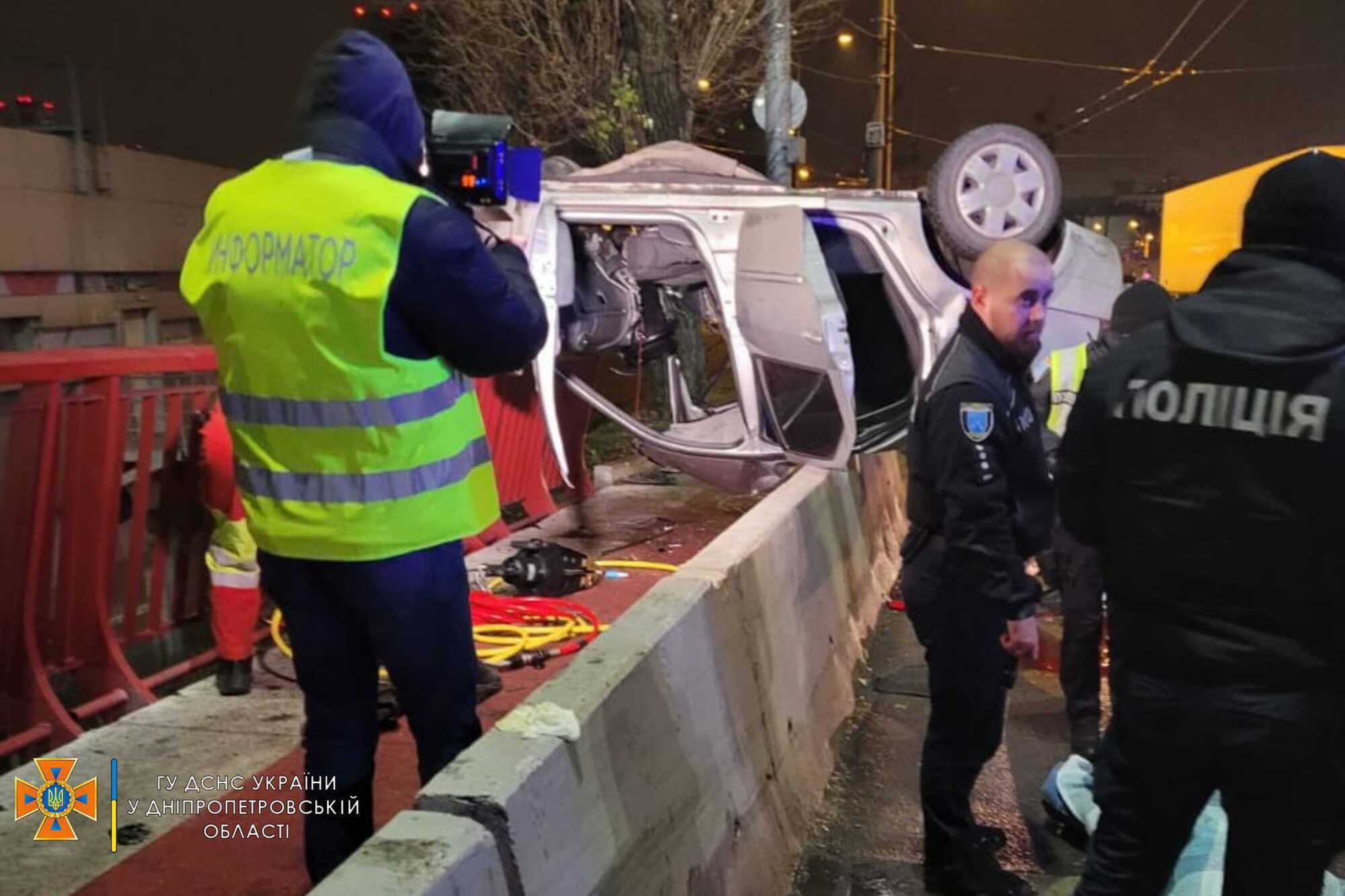 Одна пассажирка в момент аварии выпала с автомобиля