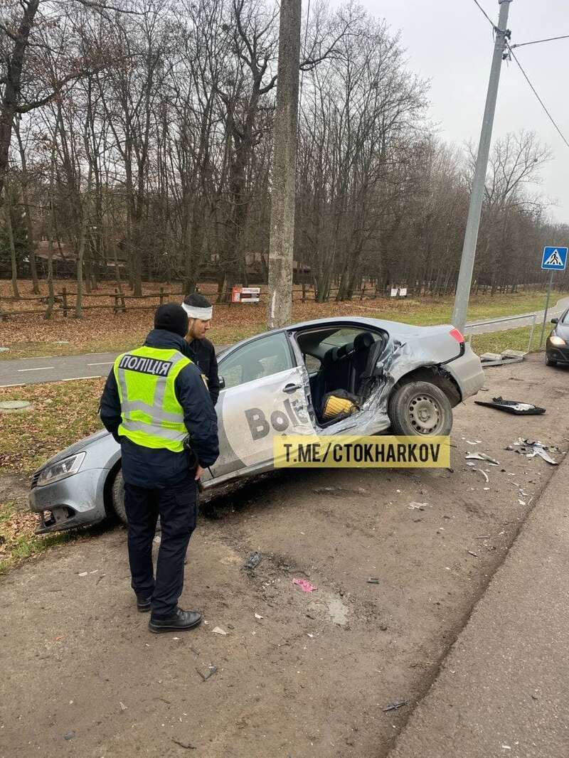 Пассажиров такси госпитализировали с места ДТП dqxikeidqxiqqeant