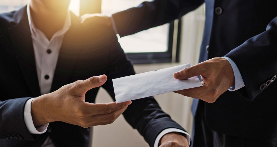 подкуп, подкупы политиков, взятки нардепам, деньги для депутатов, сколько платят депутатам dqxikeidqxitkant