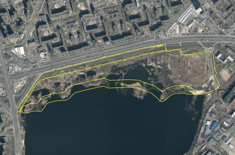 Три участка под застройку.