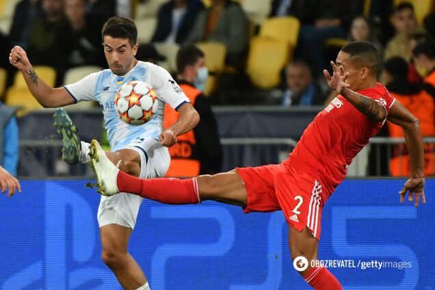 Карло де Пена (слева) в матче Лиги чемпионов. dqxikeidqxiqqeant