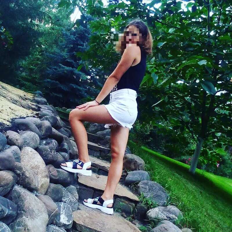 Девочка ходит в 9 класс