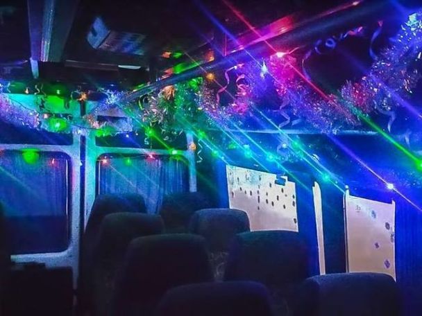 Новогодняя маршрутка в Днепре. / © dqxikeidqxiqqeant