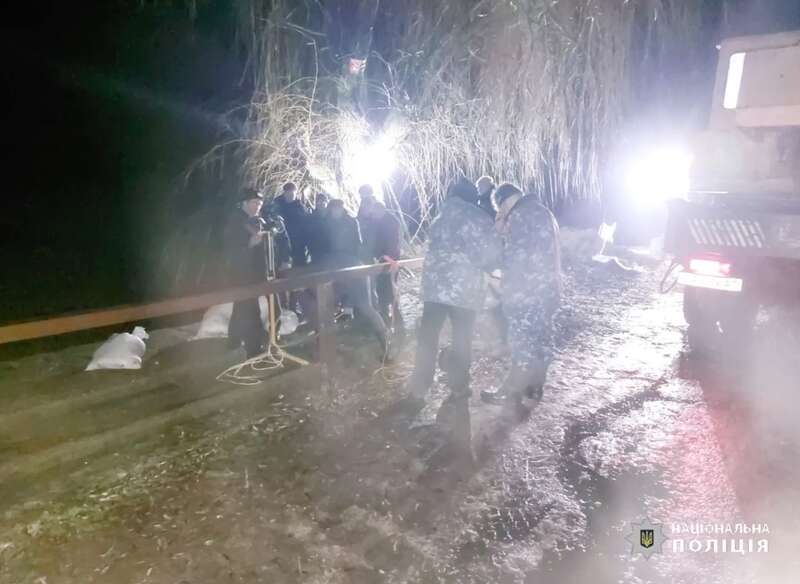 На Черкасчине прорвало шлюз плотины | Видео | OBOZREVATEL dqxikeidqxitkant