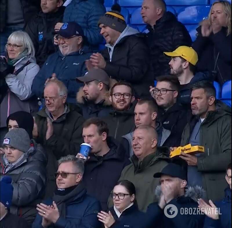 Фанаты "Эвертона" поприветствовали Миколенко. dqxikeidqxitkant