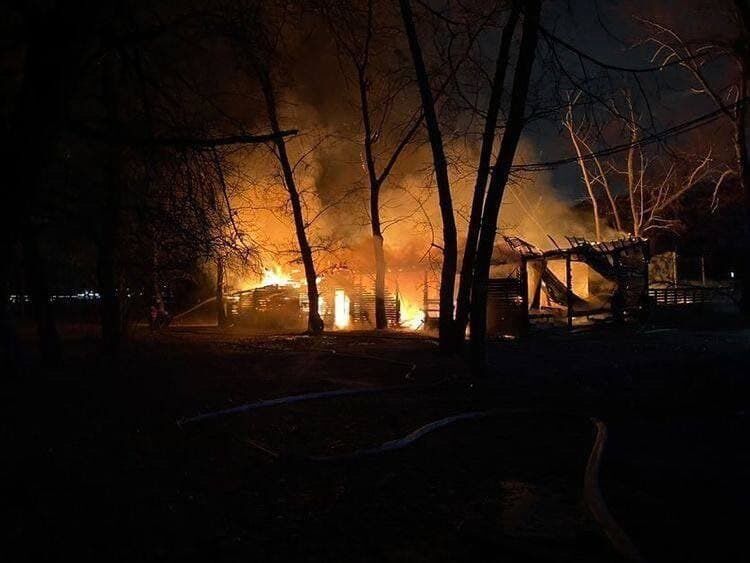 Площадь возгорания достигла 600 кв.м.