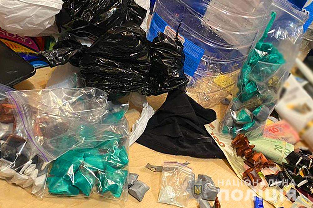 У Львові в наркоторговця вилучили заборонені речовини на 2 мільйони гривень dqxikeidqxitkant