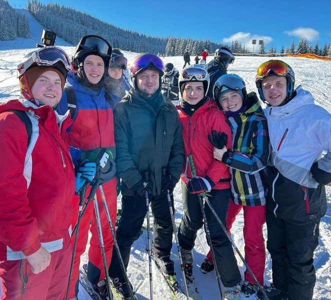 Зеленский Буковель