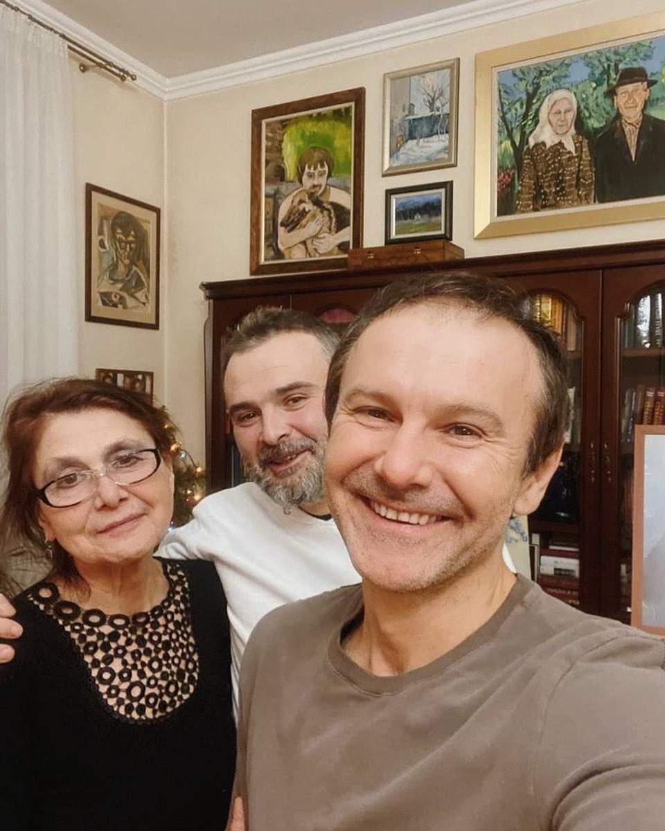 Вакарчук, Львов, мама Вакарчука Светлана и брат Олег, Рождество, Океан Эльзы Вакарчук, Львов, мама Вакарчука Светлана и брат Олег, Рождество, Океан Эльзы dqxikeidqxiqqeant