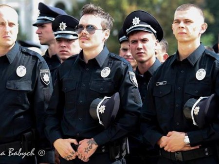 Патрульный полицейский с татуировками на руках рассказал свою историю Патрульный полицейский с татуировками на руках рассказал свою историю dqxikeidqxiqqeant