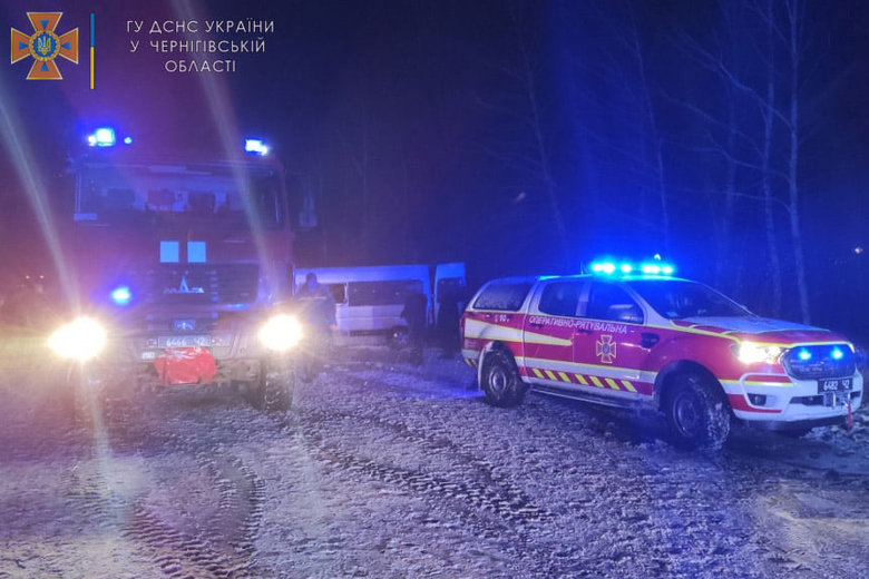Микроавтобус и легковушка столкнулись в Черниговской области: 11 пострадавших, среди которых есть ребенок 10