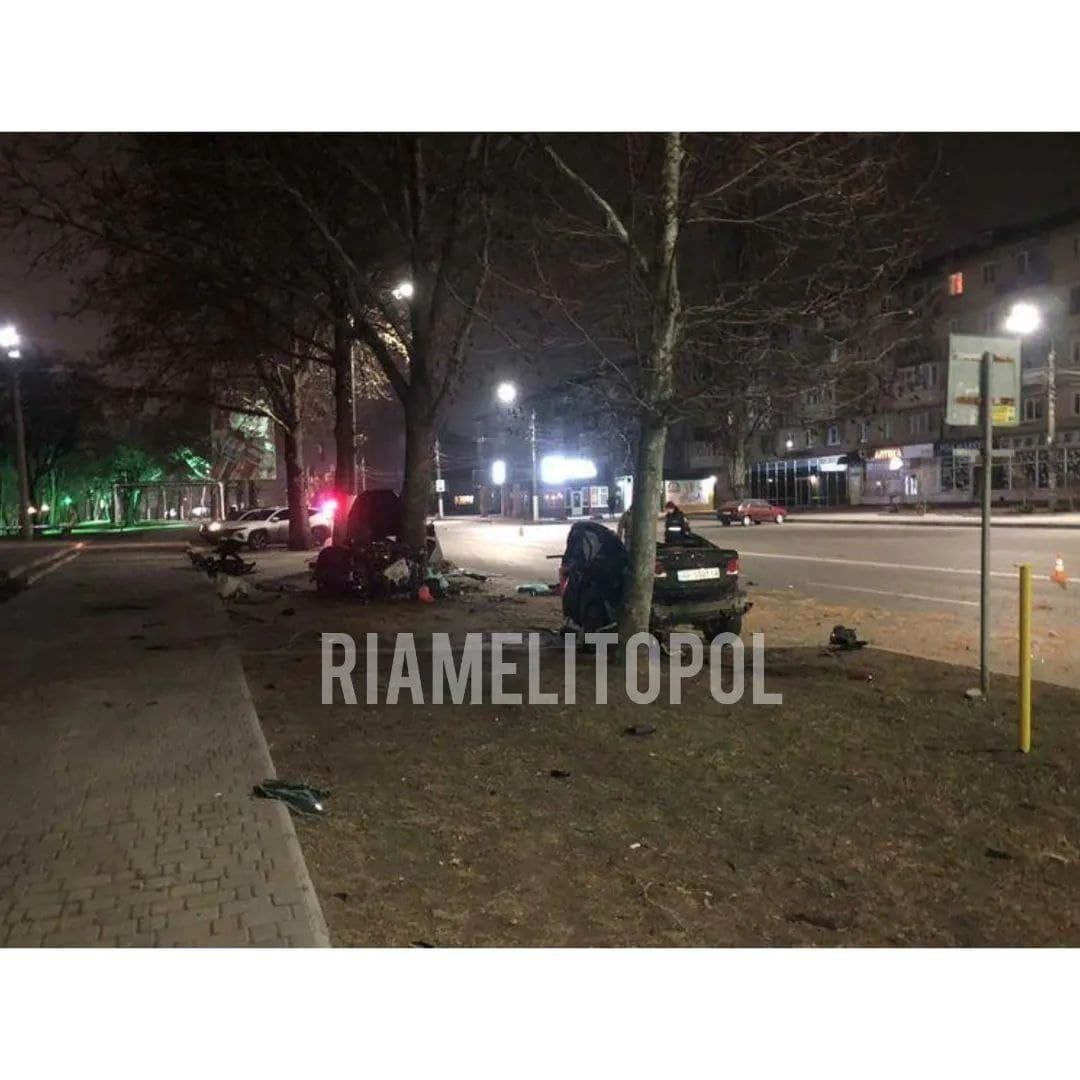 Место аварии оцеплено