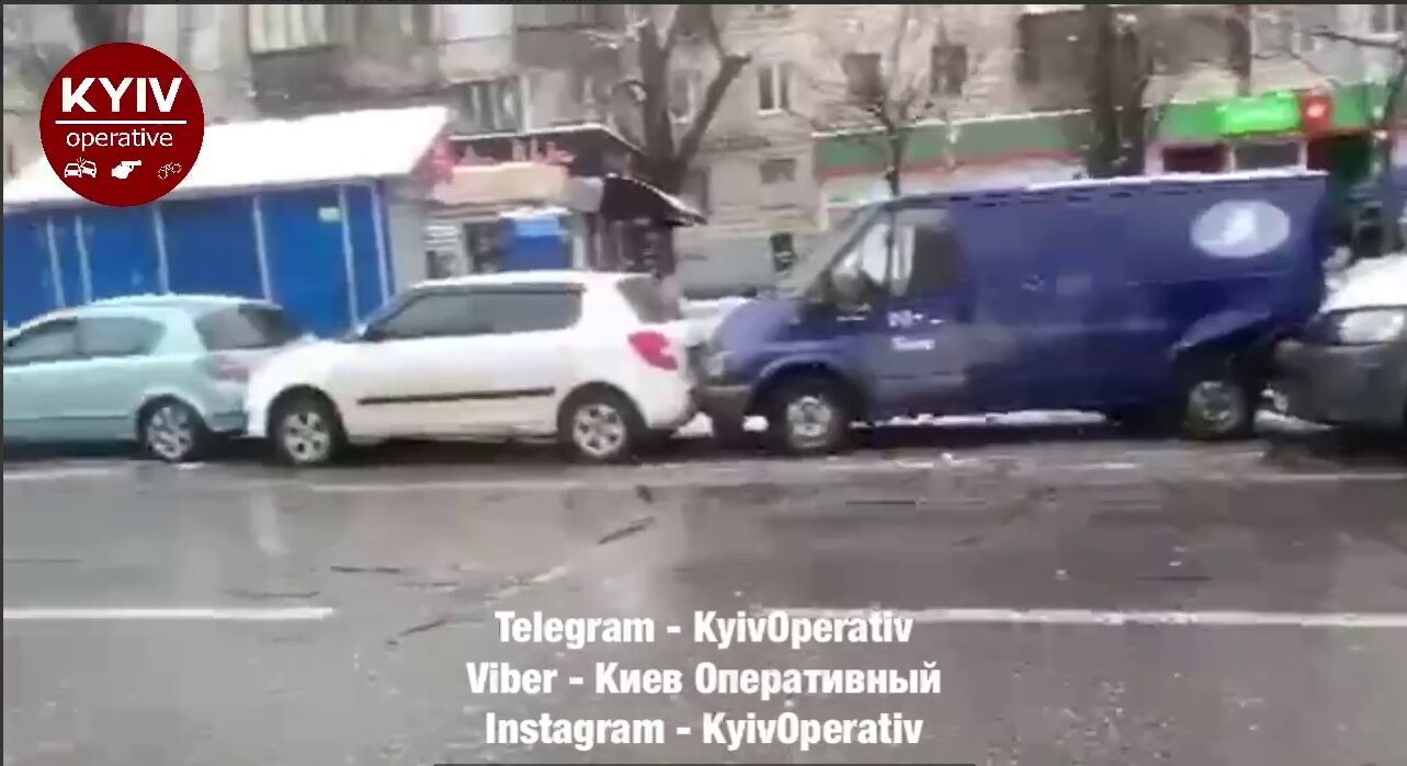 Повреждения получили пять автомобилей.