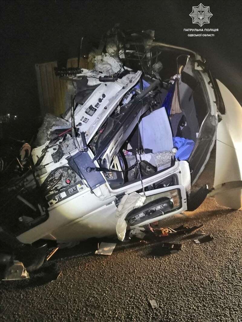 На месте аварии работают медики и спасатели dqxikeidqxiqqeant