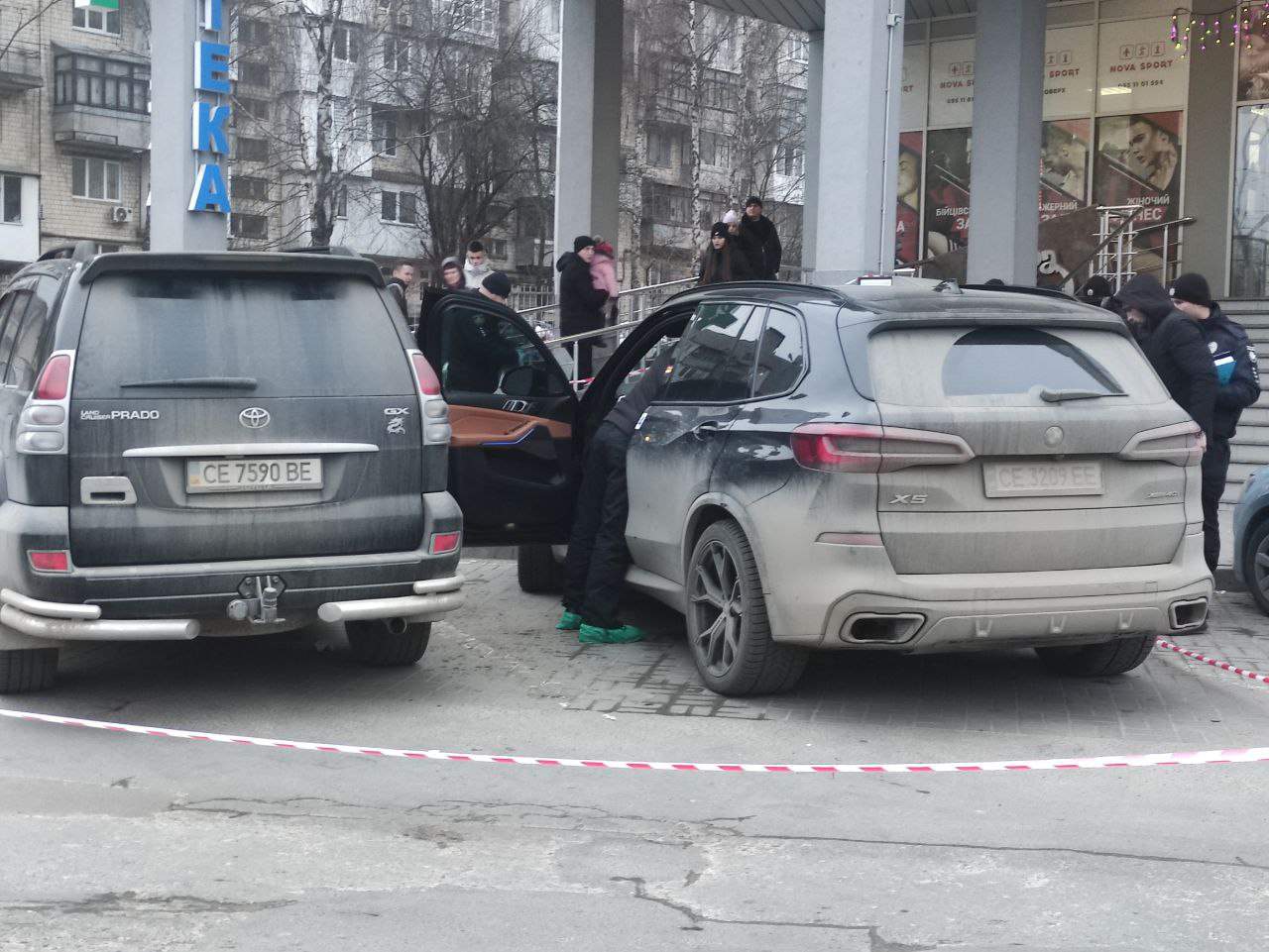 Нападник вистрілив двічі