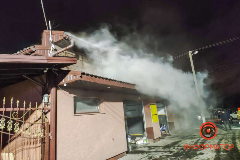 В Днепре загорелись магазин, ресторан и автомойка