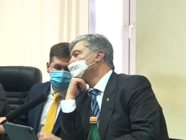 Печерский суд начал рассмотрение ходатайства об избрании меры пресечения Порошенко 03