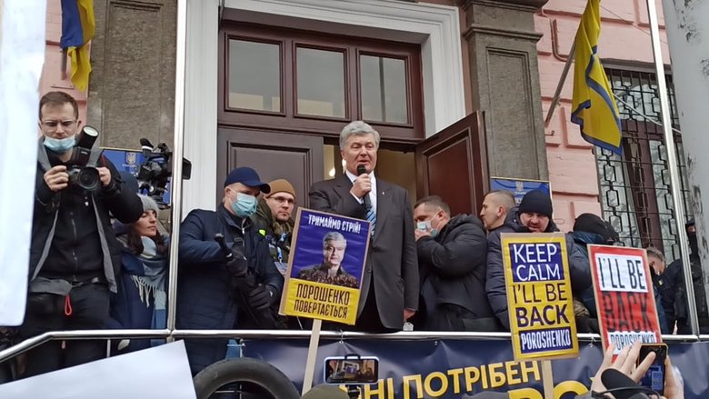 Суд по делу Порошенко объявил перерыв 02