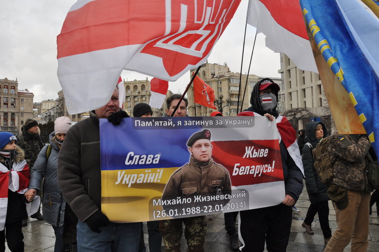 Память первых погибших Героев Небесной Сотни почтили в Киеве 05