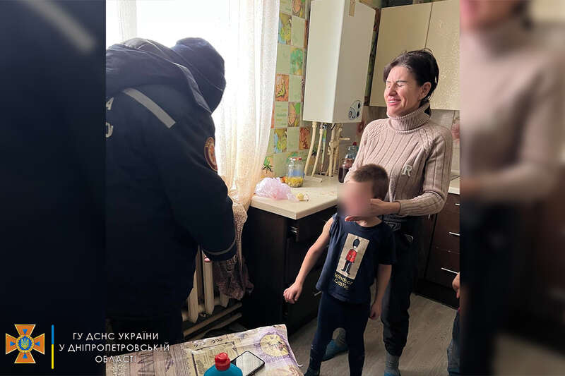 В Днепре мальчик застрял в батарее отопления: как освобождали ребенка (фото) dqxikeidqxitkant