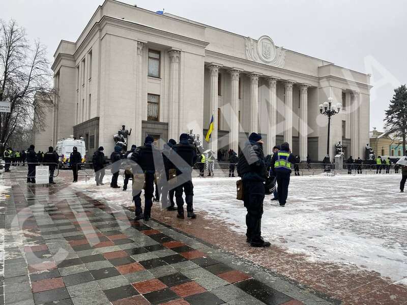 Под Радой готовятся к митингу ФОПов. Фото: Страна dqxikeidqxitkant