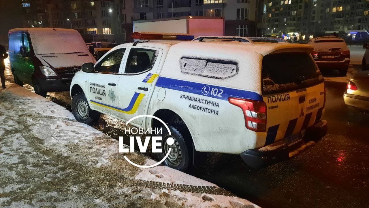 Полиция расследует инцидент как хулиганство.