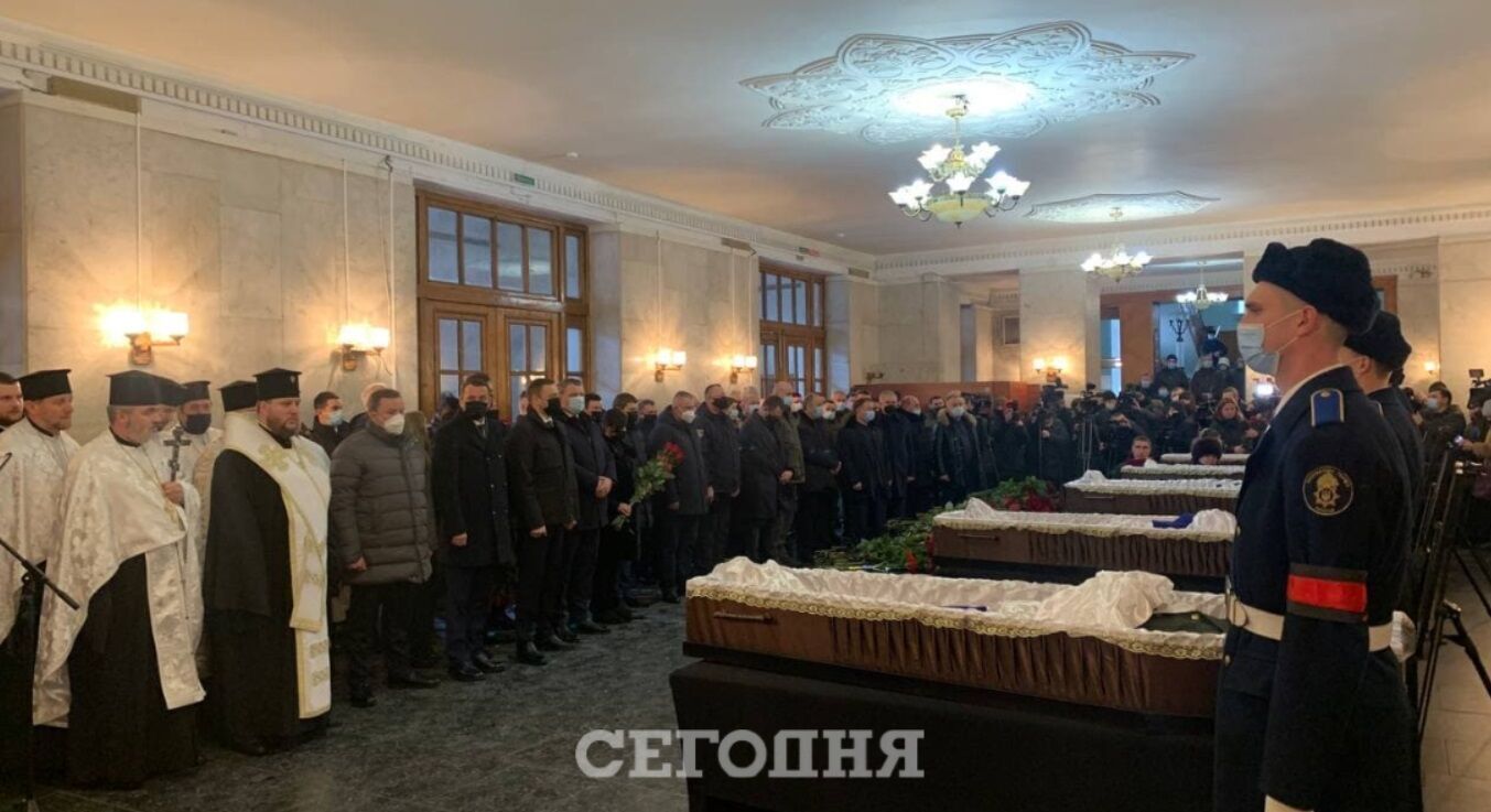 Прощание с жертвами расстрела на ЮМЗ в Днепре. dqxikeidqxitkant