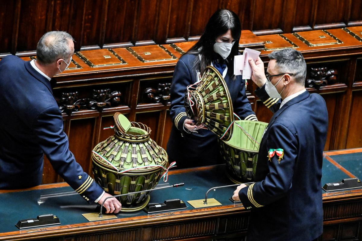 Около тысячи выборщиков примут участие в уже восьмом по счету раунде голосования фото REUTERS