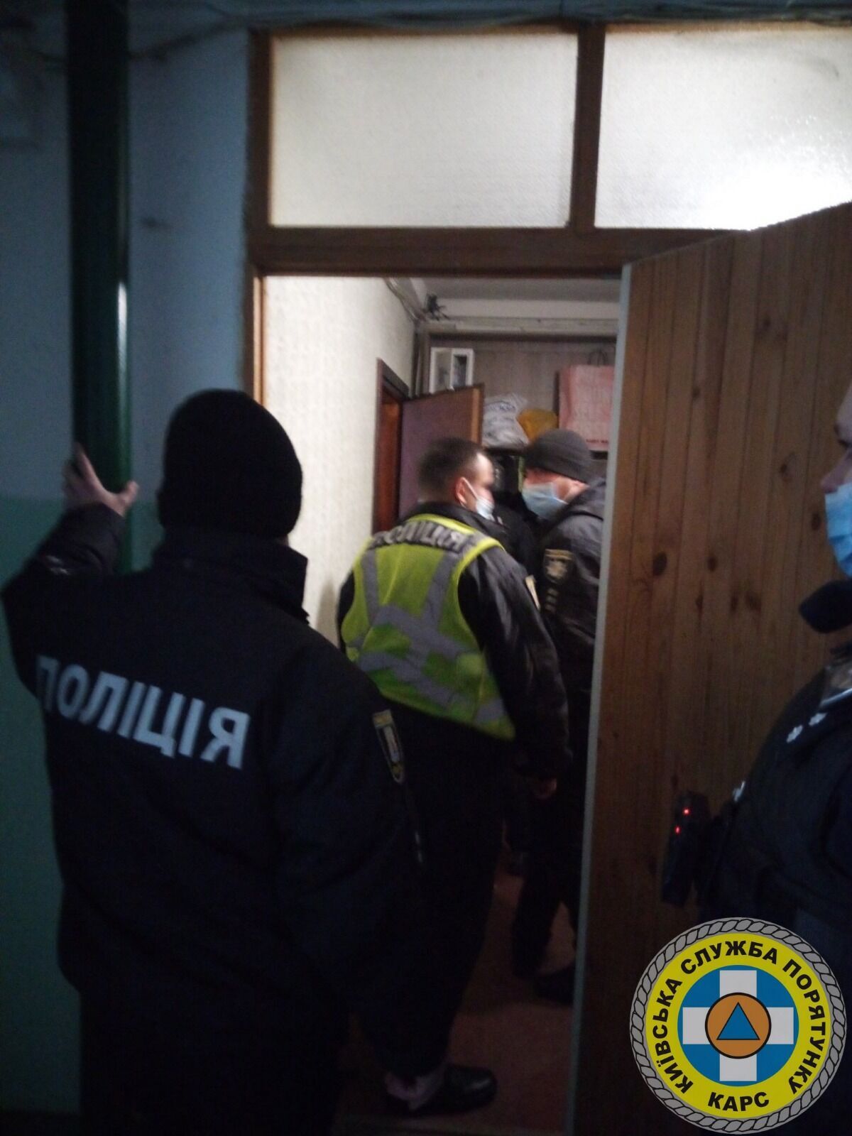 Спасателей вызвали, чтобы открыть двери в квартиру. dqxikeidqxiqqeant