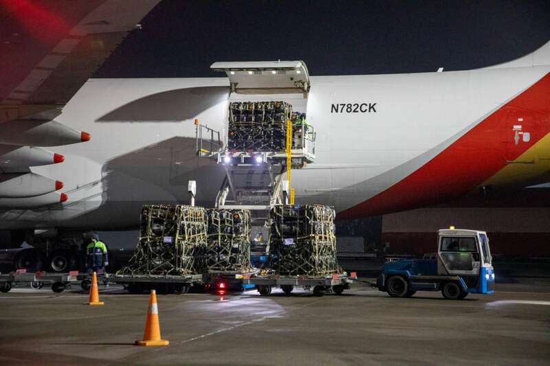 Российские танки безвылазно застряли в грязи под Ростовом (видео)