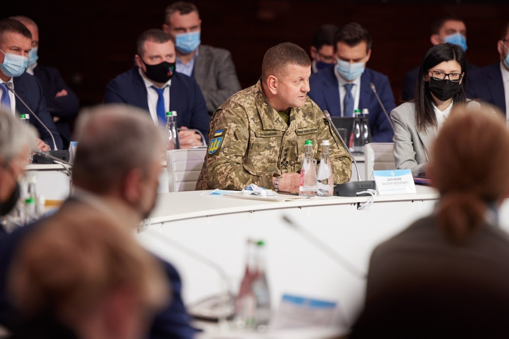 Заседание Конгресса местных и региональных властей в Харькове, главнокомандующий ВСУ В. Залужный. Фото: https://www.president.gov.ua Заседание Конгресса местных и региональных властей в Харькове, главнокомандующий ВСУ В. Залужный. Фото: https://www.president.gov.ua