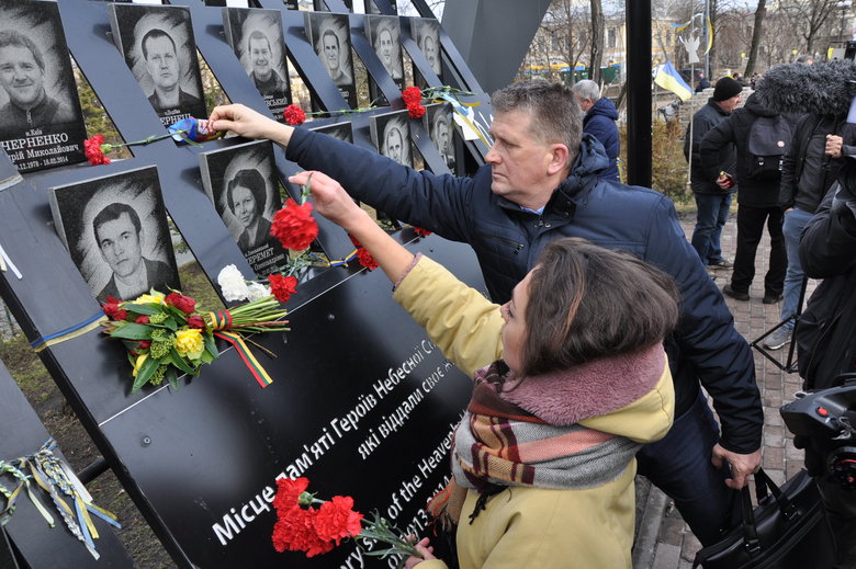 Ангелы памяти и панихида: в Киеве почтили память погибших в Революции Достоинства 24