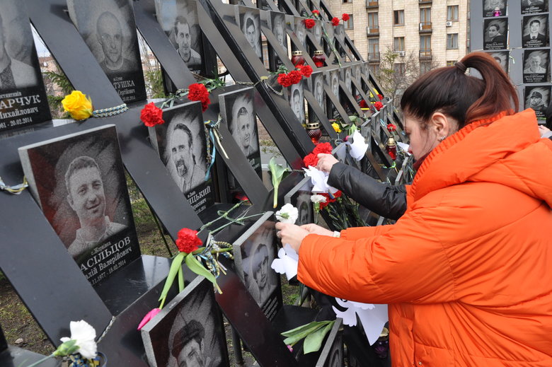 Ангелы памяти и панихида: в Киеве почтили память погибших в Революции Достоинства 32